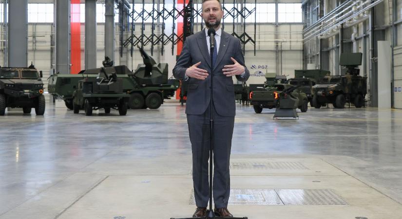 Nagy bejelentést tett a lengyel nemzetvédelmi miniszter