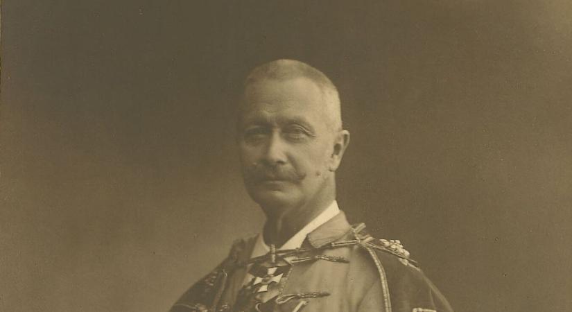 A segítség módjának keresése a félkarú zseni öröksége nyomán