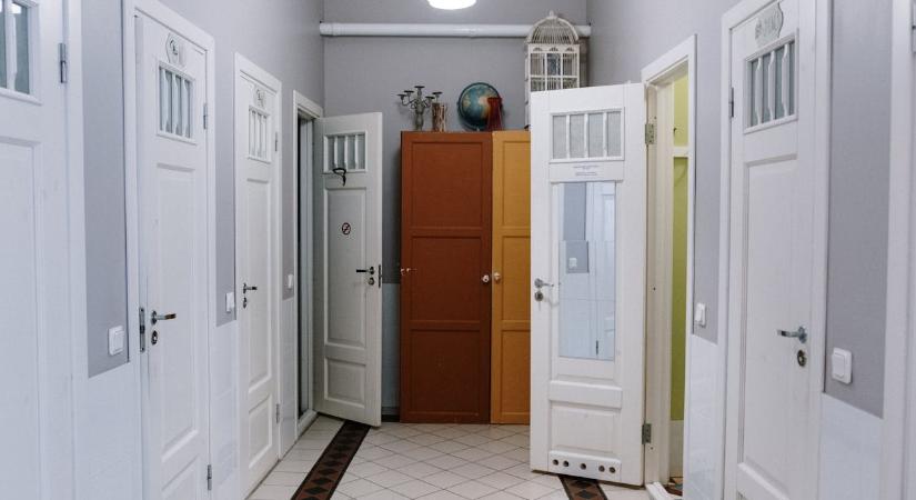 A Feng Shui szerint ennek soha nem szabad a bejárati ajtó közelében lennie