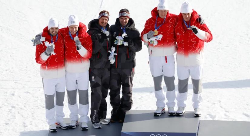 Megvan a téli olimpia első duplázó bajnoka és holtversenyes ezüstérme