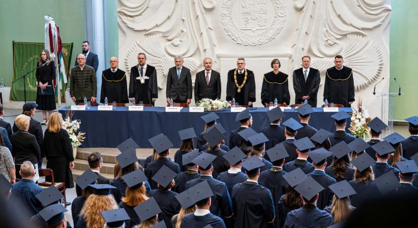 Több mint 170 friss agrárdiplomás az óvári karon