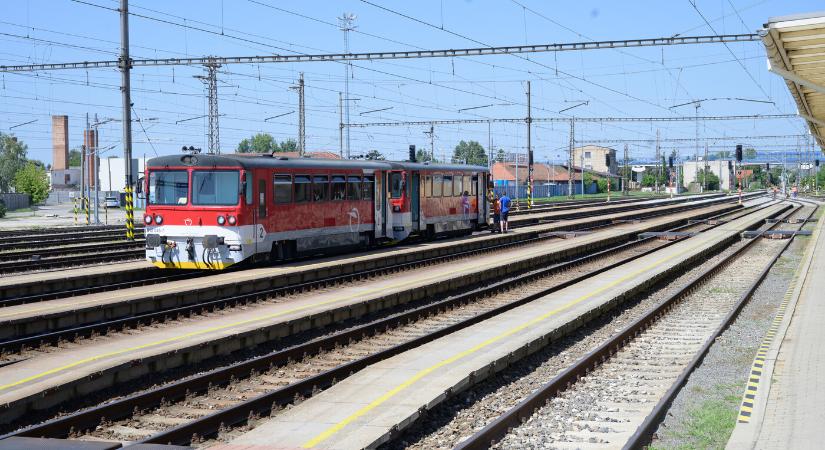 Megszűnnek a pénztárak, online vásároljon vonatjegyet