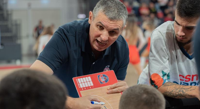 „Ez a világ teljesen megbolondult” – Több mint tizenhat év után leköszön a váradi kosarasok edzője