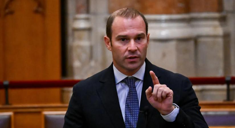 Hollik István: Európa szügyig áll a háborúban