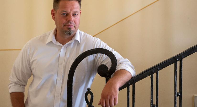 Szijjártót is meghallgatnák a gödi akkugyár ügyében