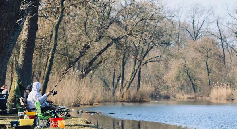 Egy legendás hajó tűnt fel a tavon, először láthatták a szolnokiak