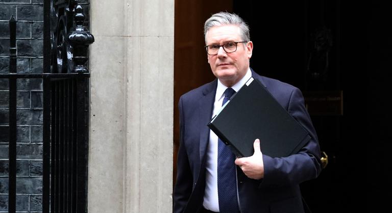 Nagyot robbanhat az Epstein-botrány, már a brit miniszterelnök lemondását követelik