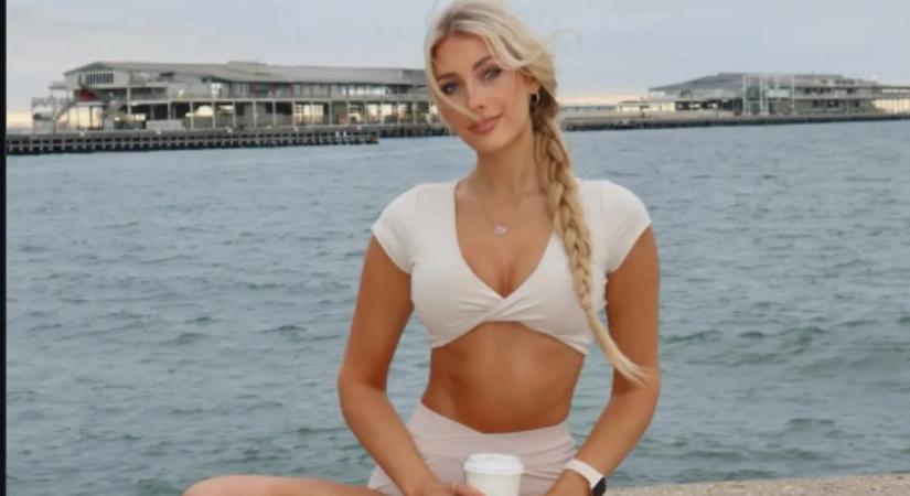 A dögös szőke fitnesz-influenszer akár egy érett mangó – feszes, édes és ellenállhatatlan - mutatjuk a képeit