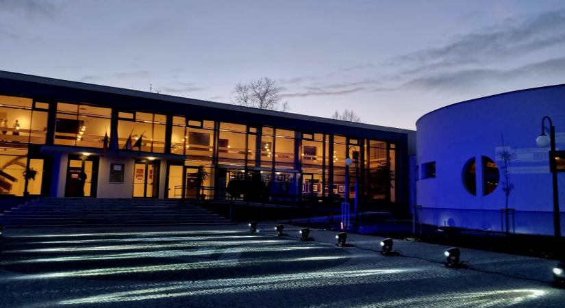 Új korszak Gútán: 1,4 millió euróból született újjá a város kulturális szíve – Képekkel, videóval