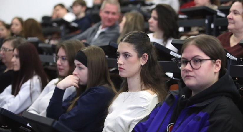 Nagyon figyeljünk: extra juttatás jár az extra teljesítményekért