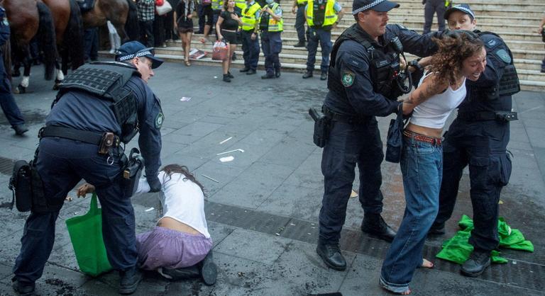 „Politikai kellékként használják fel a zsidó gyászt” – megosztotta Ausztráliát az izraeli elnök látogatása