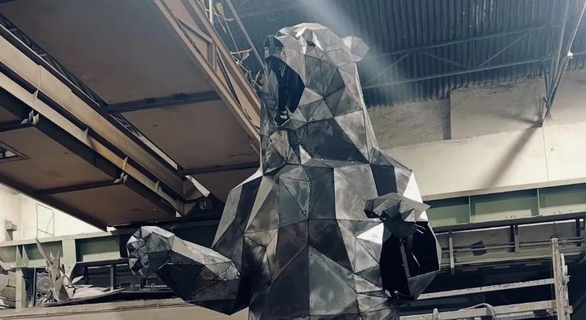 4 méter magas medveszörnyt láttak Tusnádfürdőn - itt vannak a megdöbbentő részletek