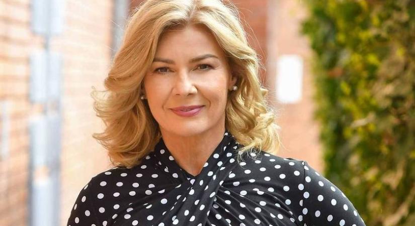 Az 55 éves Barta Sylvia smaragdzöld estélyiben: királynőként tündökölt a bálon