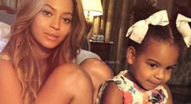 Jól összezavarta az internetet Blue Ivy, mindenki Beyoncénak nézte a sztárcsemetét Super bowl-os fotóin