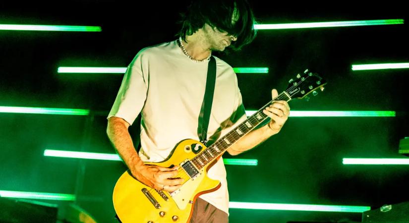 Nem kérdezték meg a felhasználásról, kivetetné a számát a Melania Trumpról szóló dokuból a Radiohead gitárosa