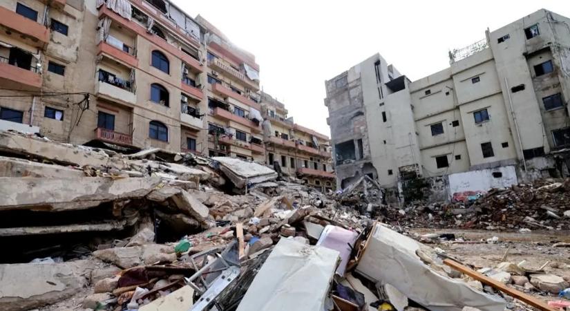 Döbbenetes videón, ahogy összedől egy lakóépület – Többen meghaltak!