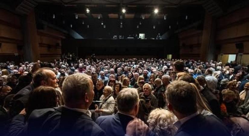 Orbán Viktor Szekszárdról: "Csak cipőkanállal lehetett beférni"