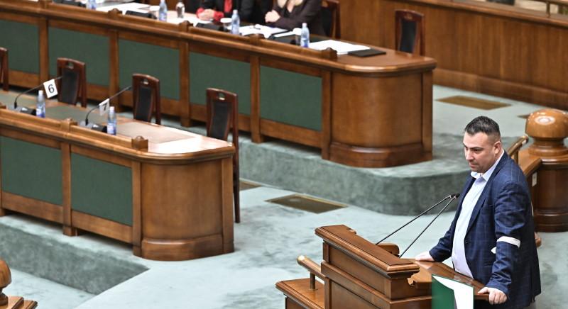 Japán sztrájkba léptek az egyik ellenzéki párt szenátorai