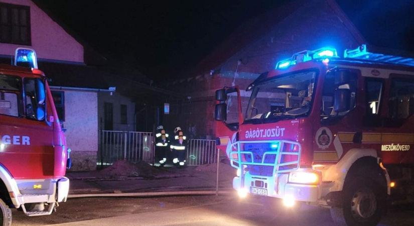 Egy mezőkövesdi házban csaptak fel a lángok