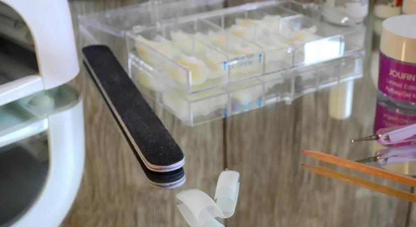 Vidám tavaszi körmök inspirációk és trendek a színes szezonra