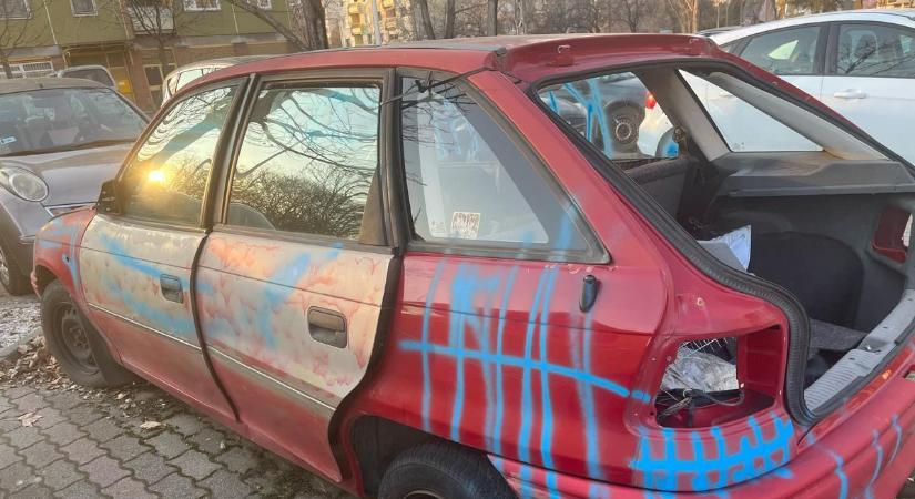Súlyos következményekkel járhat a roncsautók közterületi tárolása