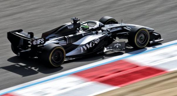 Három új dizájn és a motorügy: a nap F1-es hírei