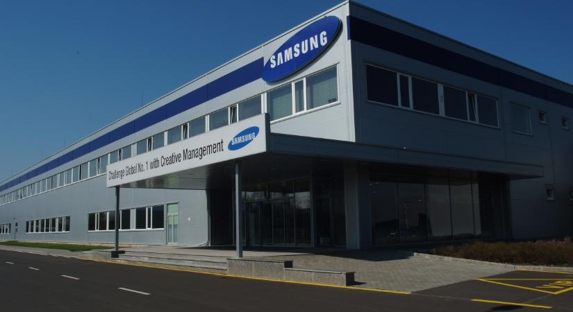 Magyar szerint azonnal le kéne mondania Szijjártónak, aki rendszeresen vacsorázott a gödi Samsung elnökével