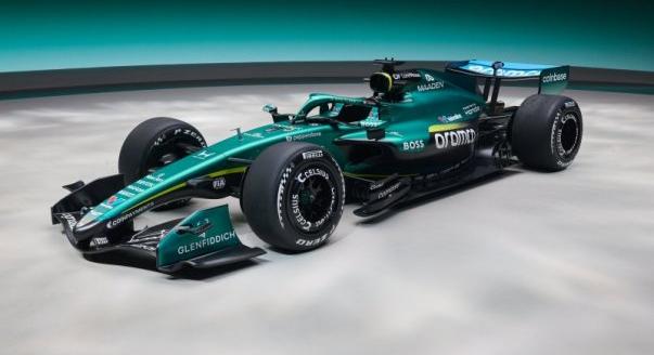 Bemutatták az Aston Martin festését is