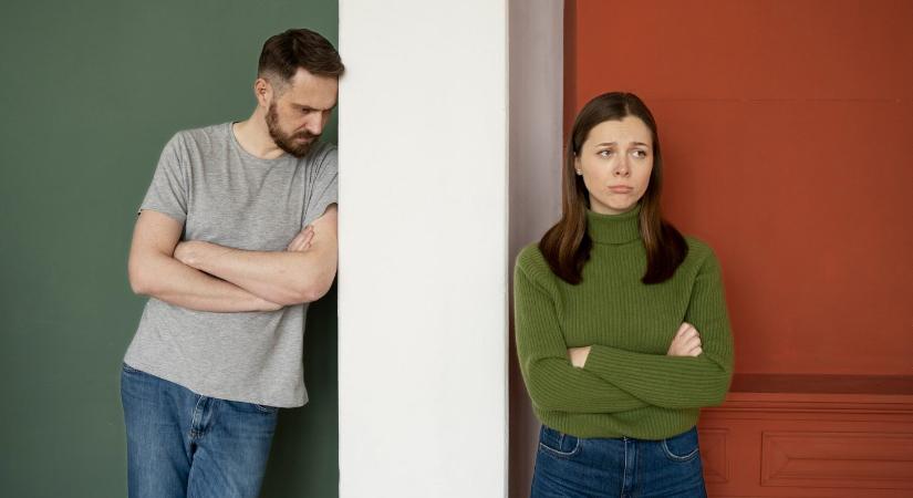 A hűtlenség nem csak egy kapcsolatot tesz tönkre: elhízást, magasabb koleszterinszintet vagy rákot is okozhat