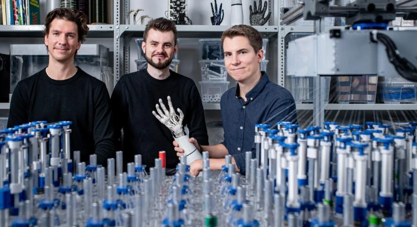 Robotvégtagot olyan könnyű lesz cserélni, mint ma kesztyűt. Erre kapott több mint 2 milliárd forintot a magyar csapat