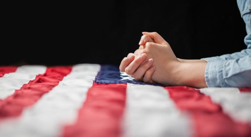 Donald Trump felajánlotta az Egyesült Államokat Istennek