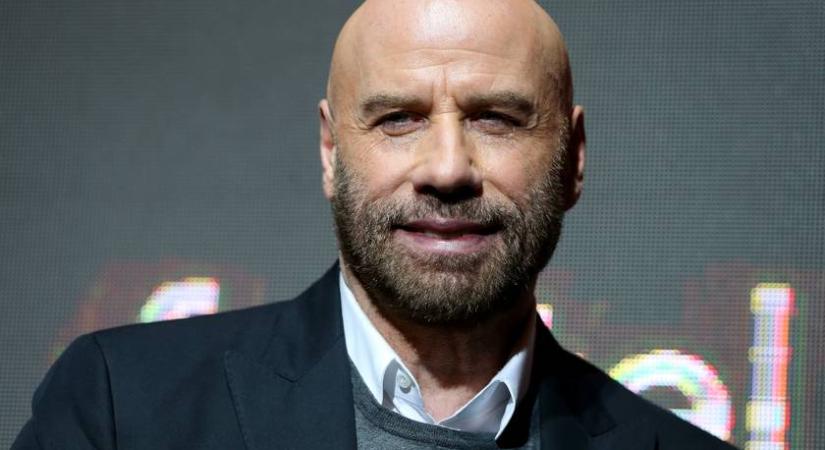 John Travolta mind a két gyerekével fotózkodott: a 15 éves Benjamin jóképű kamasz, a 25 éves Ella szépséges nő