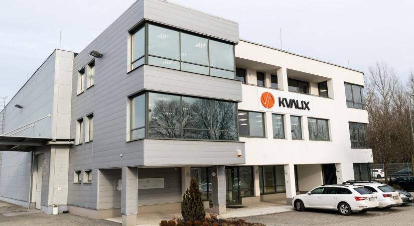 Aki több lábon áll, nem botlik meg