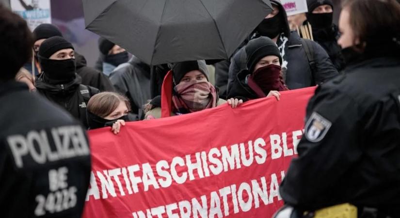 Baloldali szenátor finanszírozza a jobboldal elleni küzdelmet Berlinben