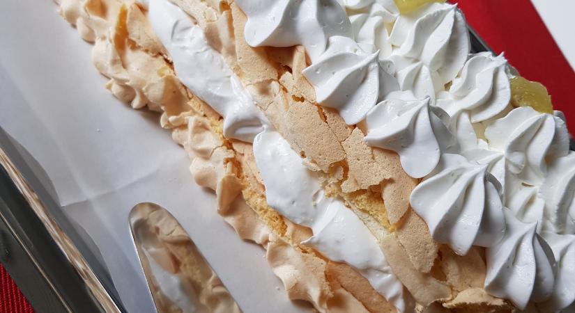 Kardinális szelet egy elegáns torta