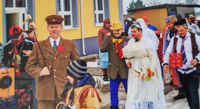 Dőrejárás Jányokon (Koperta)