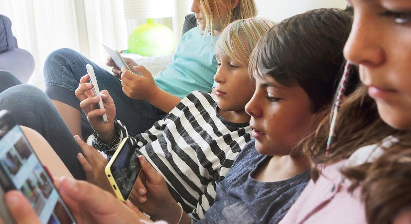 Esküdtszék előtt a Meta és a Google, gyerekeket sodorhattak veszélybe