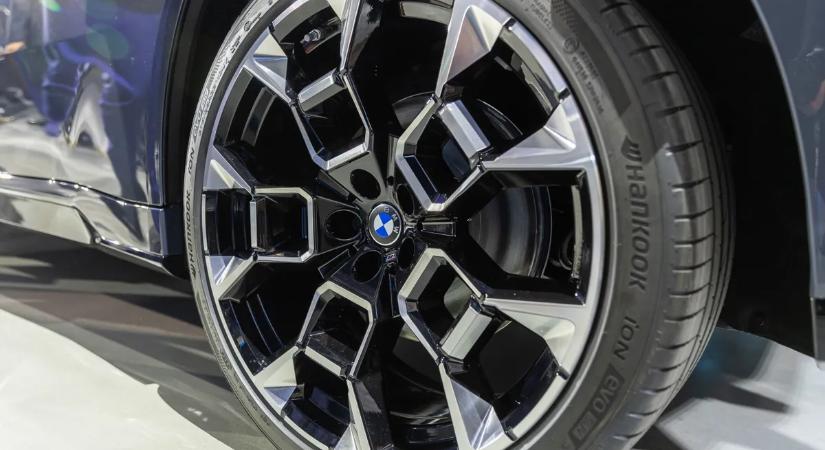 Hatalmas visszahívás – életveszélybe kerülhet, ha ilyen autót vezet