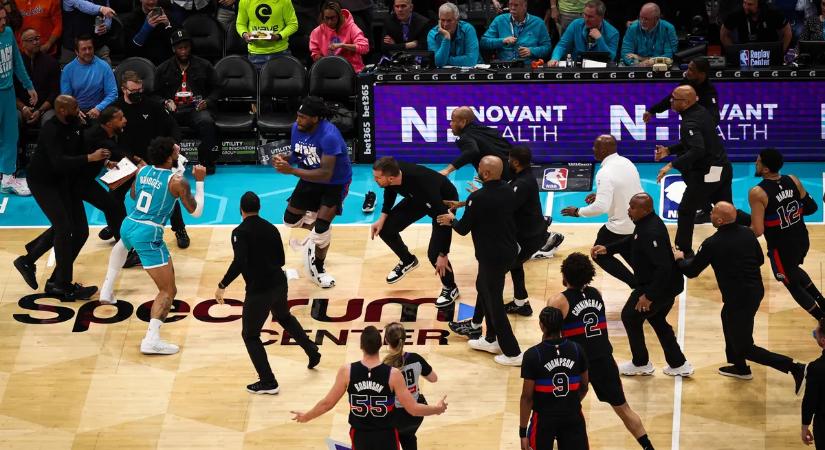 Négy kiállítással járó verekedés nyomta rá a bélyegét az NBA-játéknapra