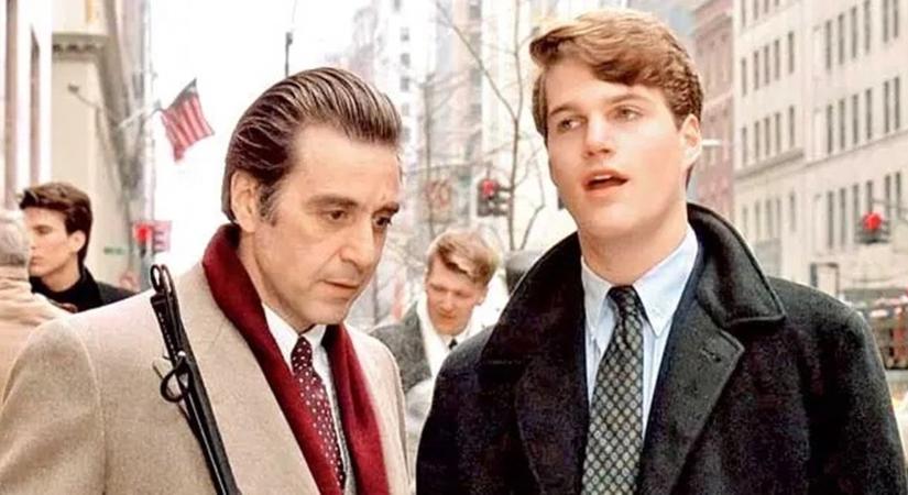 Emlékeztek az Egy asszony illatából a jóképű Charlie-ra? Ilyen sármos a színész napjainkban