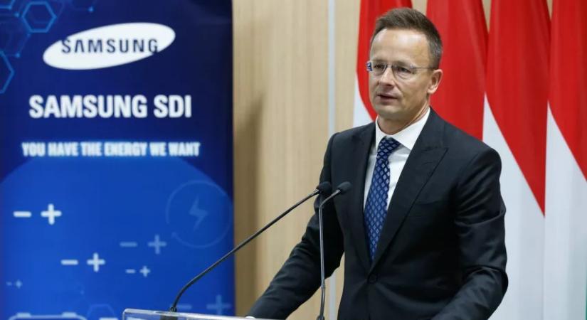 Szijjártónak azonnal le kell mondania a gödi Samsung-ügy miatt