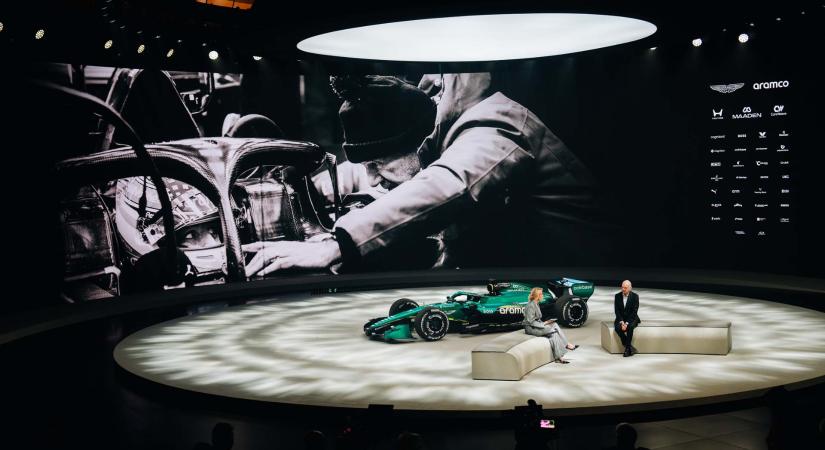 Könnyek a bokszutcában: Newey a barcelonai első gurulásról és az AMR26-os rohamtempójáról