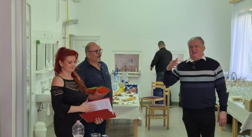 Elfagytak a pálinka gyümölcsök: szőlő és szilva adta a legfinomabb pálinkákat a bolhói pálinkaminősítő versenyre