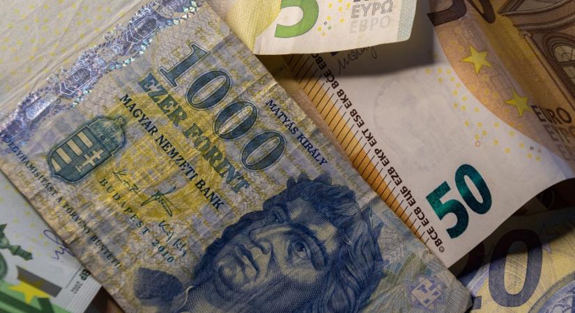 Komoly erősödés után kicsit visszagyengült a forint: mutatjuk a ma reggeli árfolyamokat