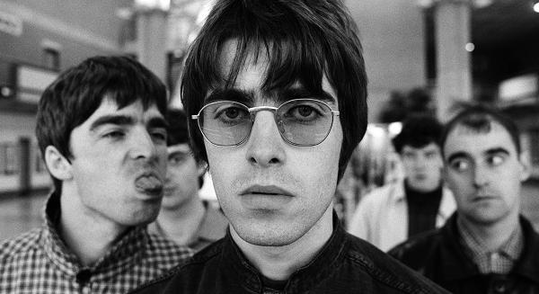 Megjelent az Oasis felemelkedését, bukását és visszatérését feldolgozó átfogó életrajz