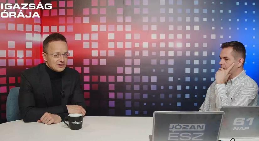 Szijjártó Péter álhínek nevezte a gödi Samsung-gyár ügyét, feljelenti Magyar Pétert