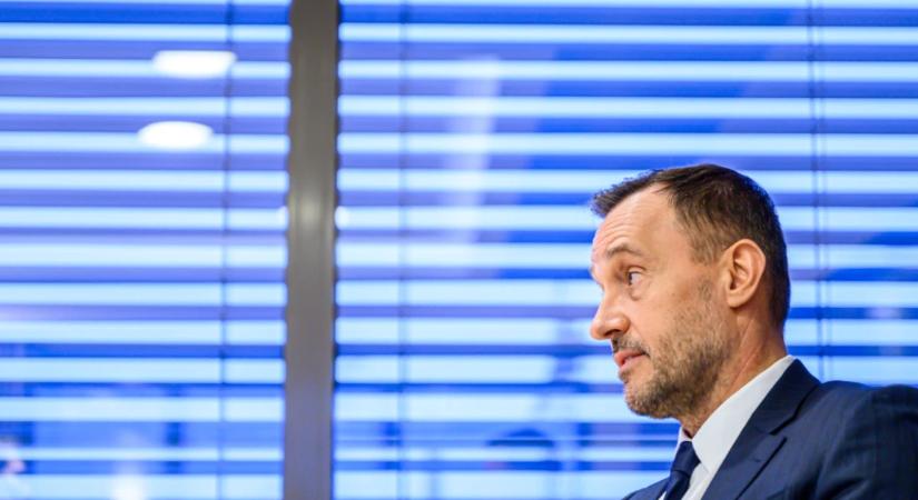 A leépítések után folytatja cégbirodalma átalakítását az egyik leggazdagabb magyar