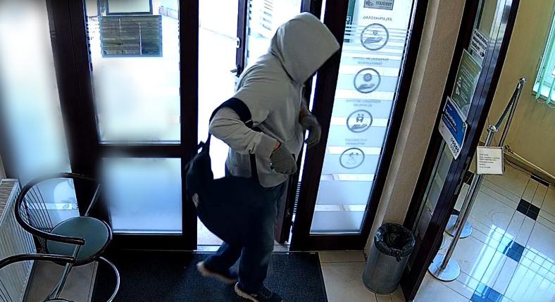 Fegyveres bankrabló: Kilátástalan helyzetben voltam, és senkit sem akartam bántani. Elég karakán nők dolgoznak a bankban