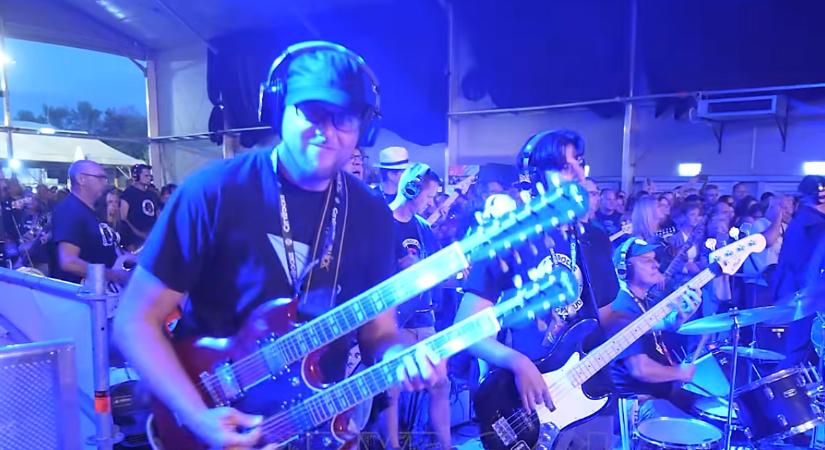 300 zenész játszotta el a Rolling Stones dalát – videóval