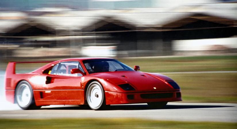 Évtizedekig porosodott egy garázsban a Ferrari ritkasága